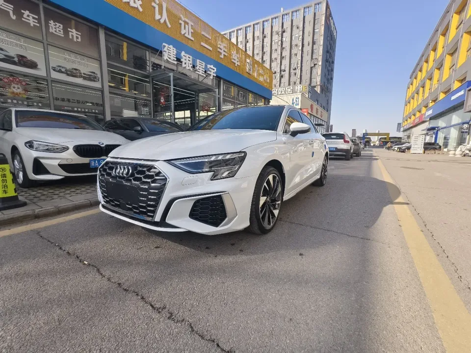 Audi A3 A3L Limousine 35 TFSI Fashion Sports 2023 — фото 1, купить с доставкой в Москву