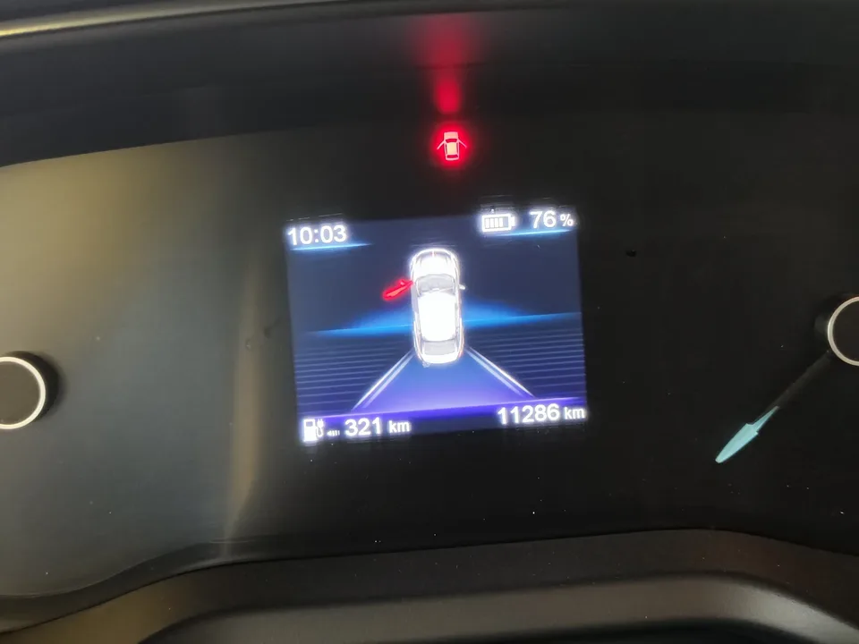 Hongqi E-QM5 Basic Travel Edition 2024 — миниатюра 3