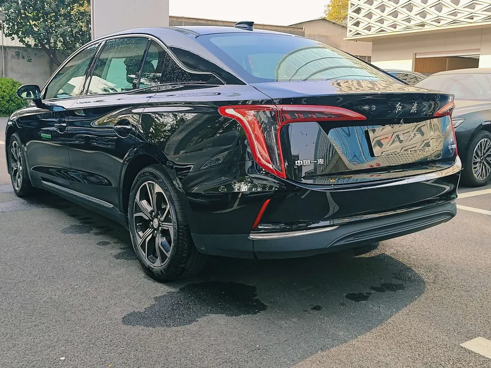 Hongqi E-QM5 Basic Travel Edition 2024 — миниатюра 4
