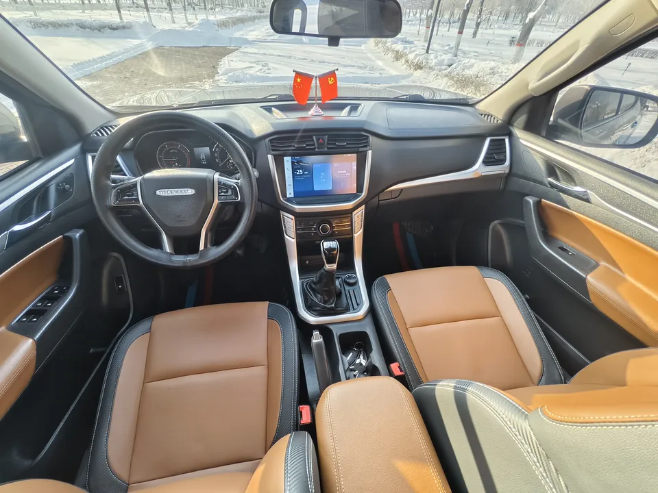 Datong Chase T90 2.0T diesel single supercharged four-wheel drive long box high chassis manual comfort version 2023 — миниатюра 3