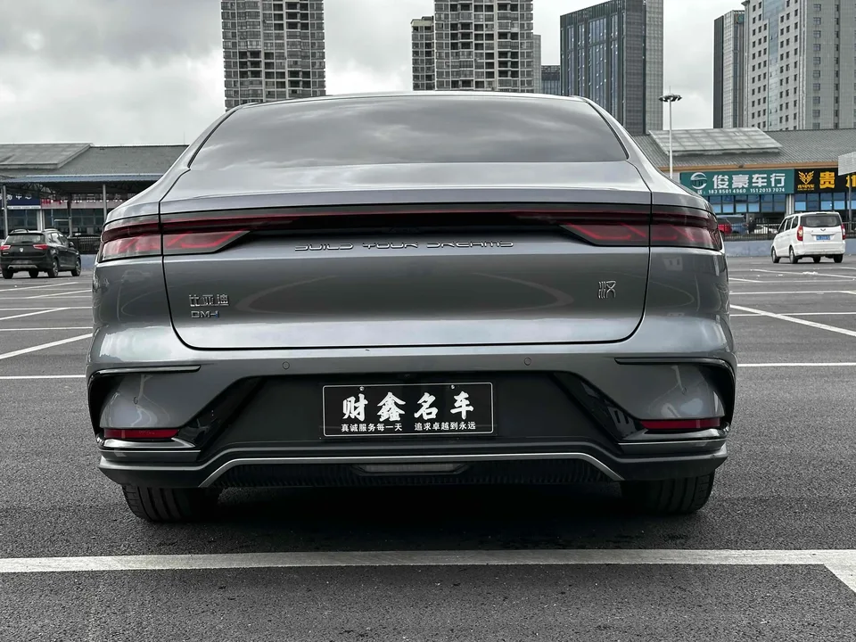 BYD Han DM DM-i 242KM flagship model 2023 — миниатюра 2
