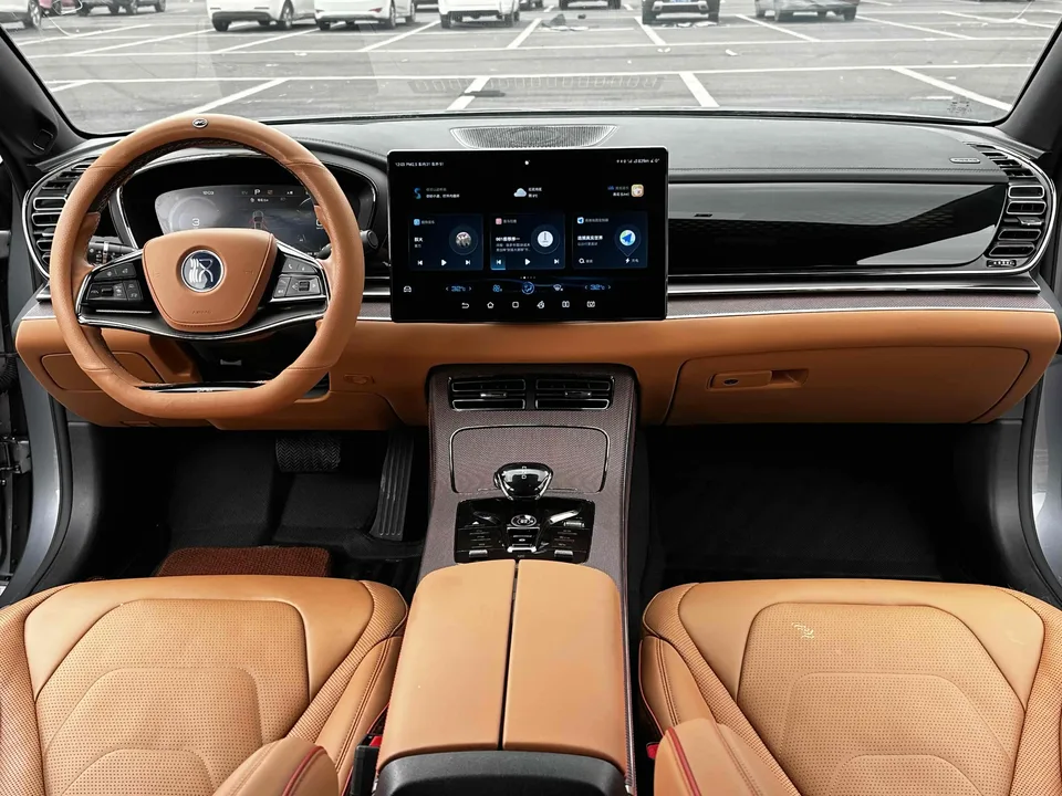 BYD Han DM DM-i 242KM flagship model 2023 — миниатюра 5