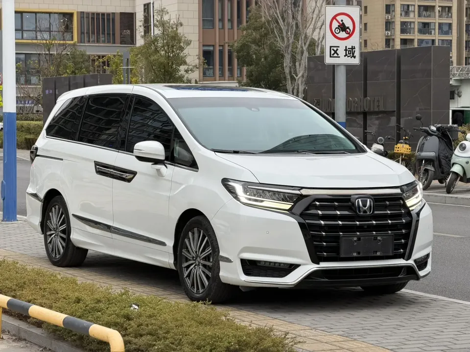 Honda Elysion Alison 2022 Alison 2022 2.0L Hybrid Extreme Edition 2023 — photo 1, buy with delivery to Moscow