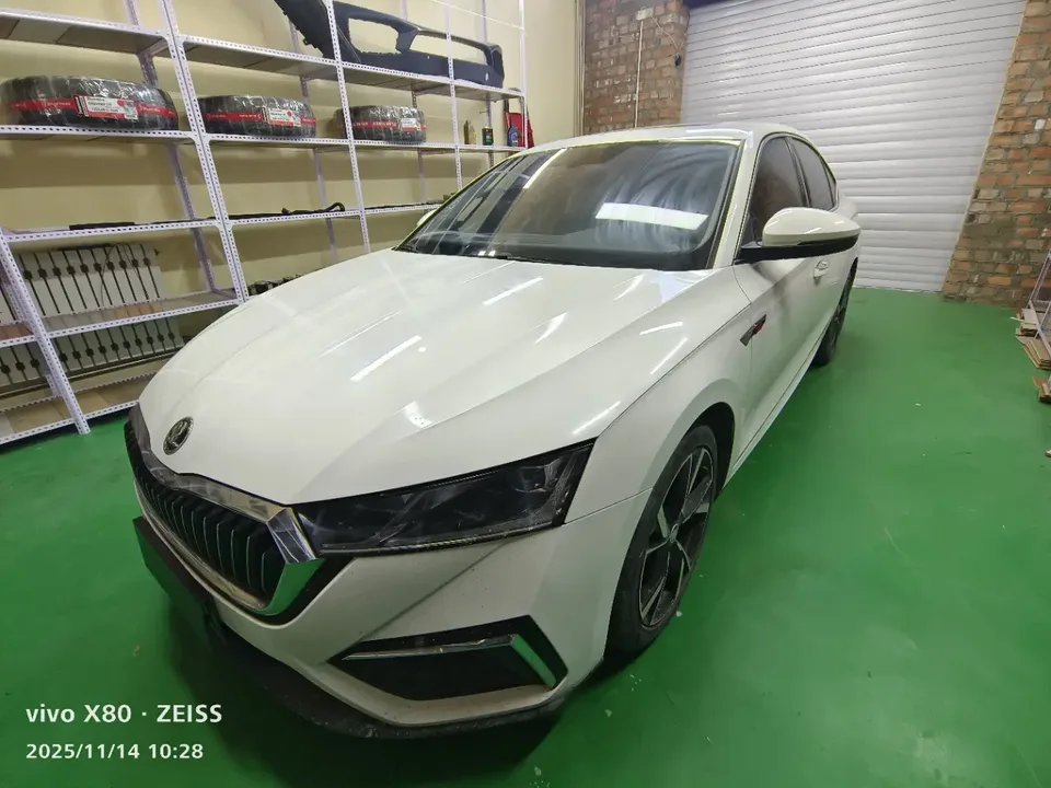 Skoda Octavia PRO TSI280 DSG Exclusive Edition 2022 — фото 1, купить с доставкой в Москву