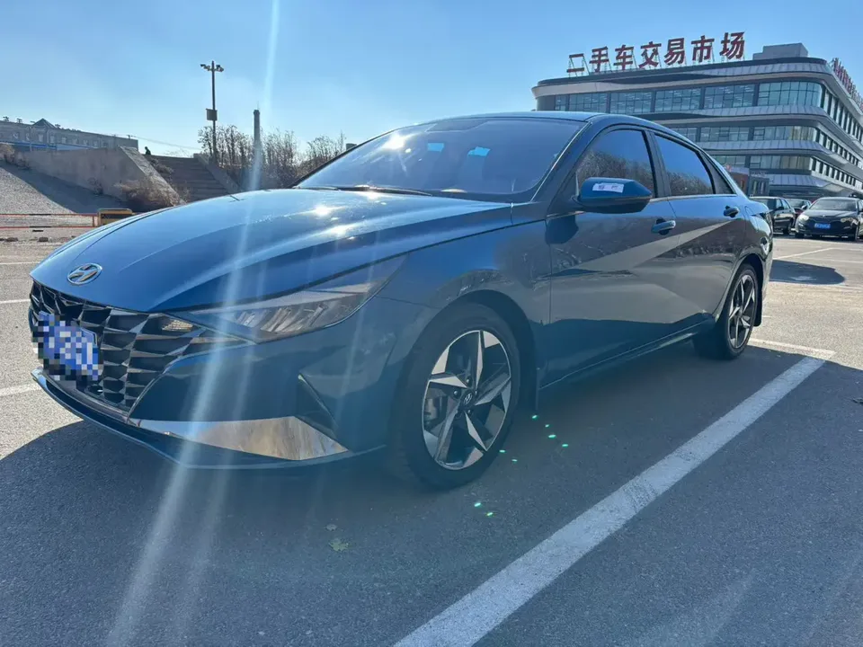 Hyundai Elantra 2022