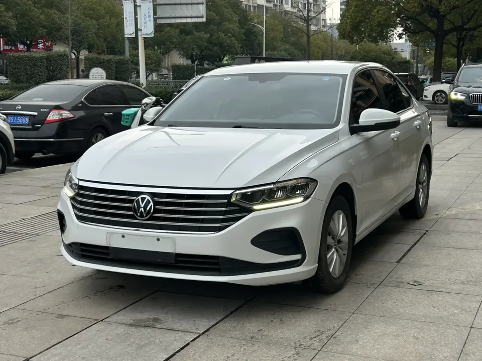 Volkswagen Lavida Lavida 2023 Lavida 2023 1.5L automatic full version 2023 — photo 1, buy with delivery to Moscow