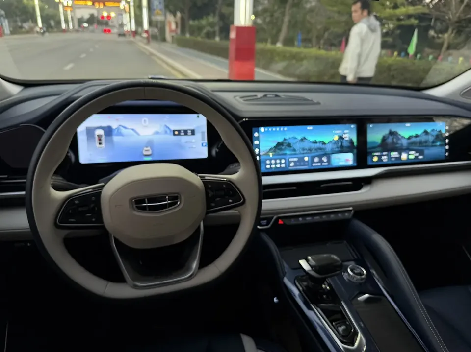 Geely Monjaro 1.5T Thor HiF Hybrid Edition Super Rui 2022 — миниатюра 4