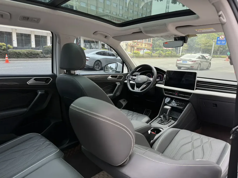 Volkswagen Tiguan L Tiguan L 2022 330TSI Automatic 2WD R-Line Enjoy Edition 2022 — миниатюра 3