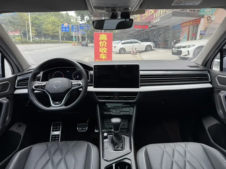 Volkswagen Tiguan L Tiguan L 2022 330TSI Automatic 2WD R-Line Enjoy Edition 2022 — миниатюра 4