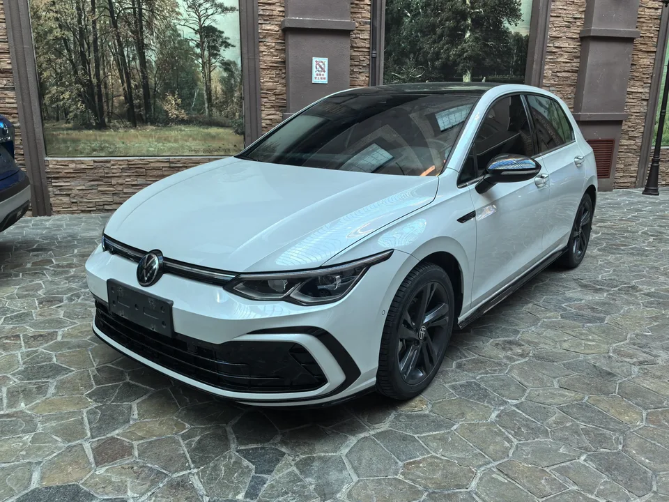 Volkswagen Golf Golf 2021 280TSI DSG R-Line 2022 — фото 1, купить с доставкой в Москву