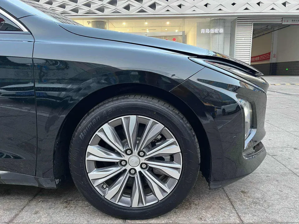Hongqi E-QM5 450KM Travel Edition 100kW 2024 — миниатюра 5