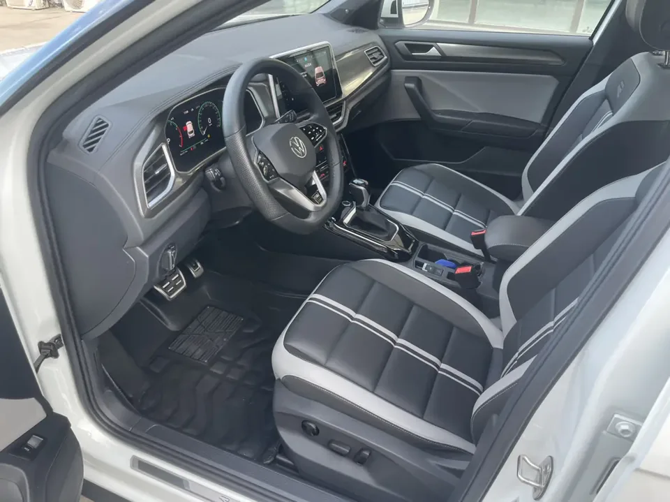Volkswagen T-Roc 300TSI DSG Starlight Edition 2023 — миниатюра 4