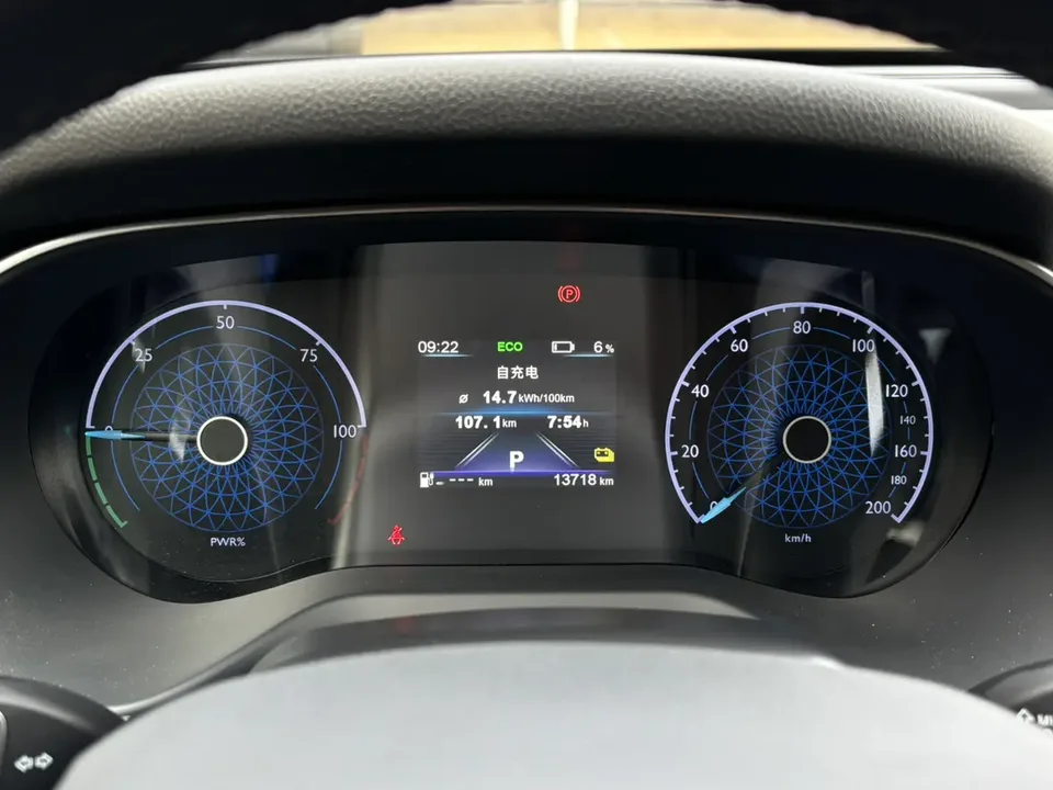 Hongqi E-QM5 facelift basic travel version 2024 — миниатюра 4