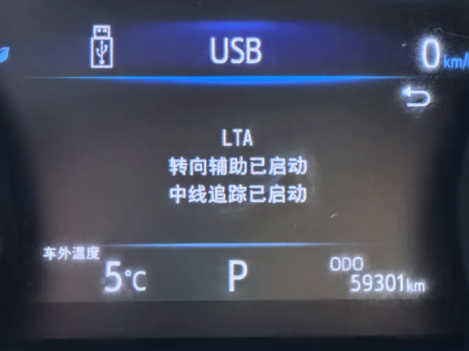 Toyota Camry 2.0G Deluxe Edition 2023 — миниатюра 4