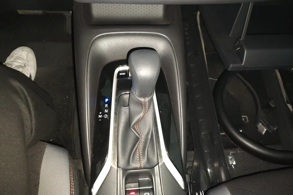 Toyota Corolla 1.2T S-CVT Elite Edition 2024 — миниатюра 4