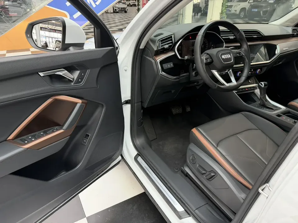 Audi Q3 Audi Q3 2022 35 TFSI Fashionable and Elegant 2022 — миниатюра 4