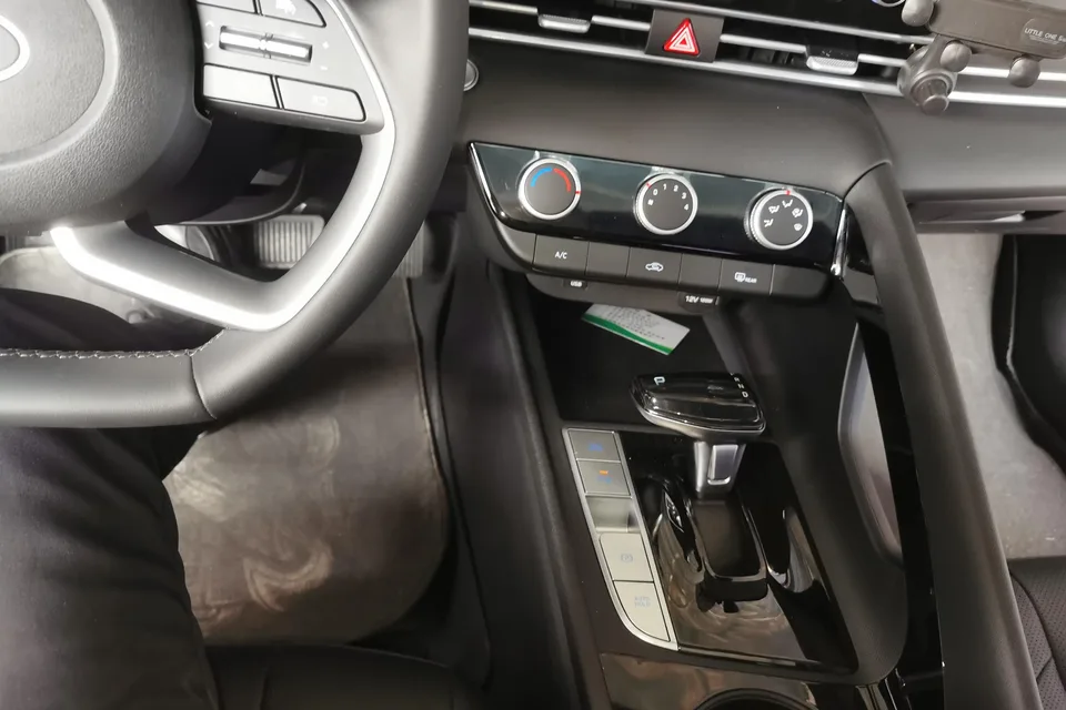 Hyundai Elantra 1.5L CVT GLX Elite Edition 2025 — миниатюра 3