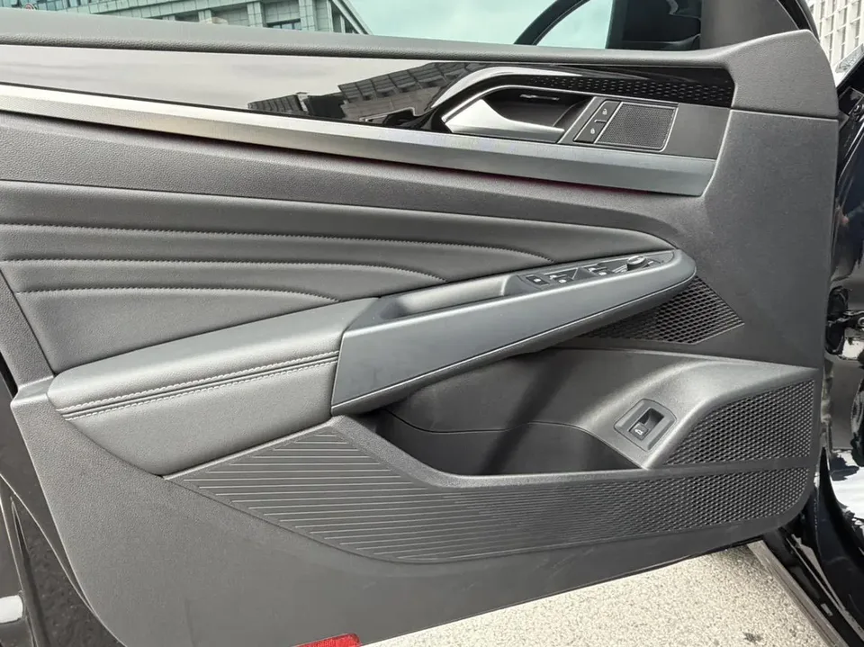Volkswagen Passat facelift 330TSI Elite Edition 2023 — миниатюра 3