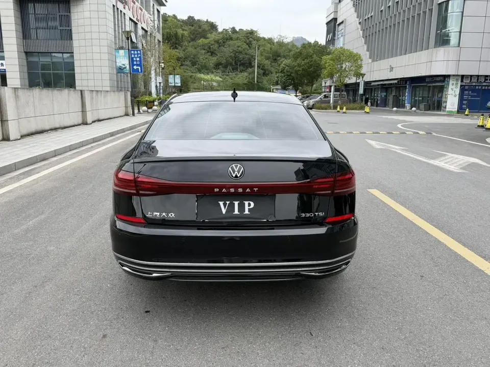 Volkswagen Passat facelift 330TSI Elite Edition 2023 — миниатюра 5