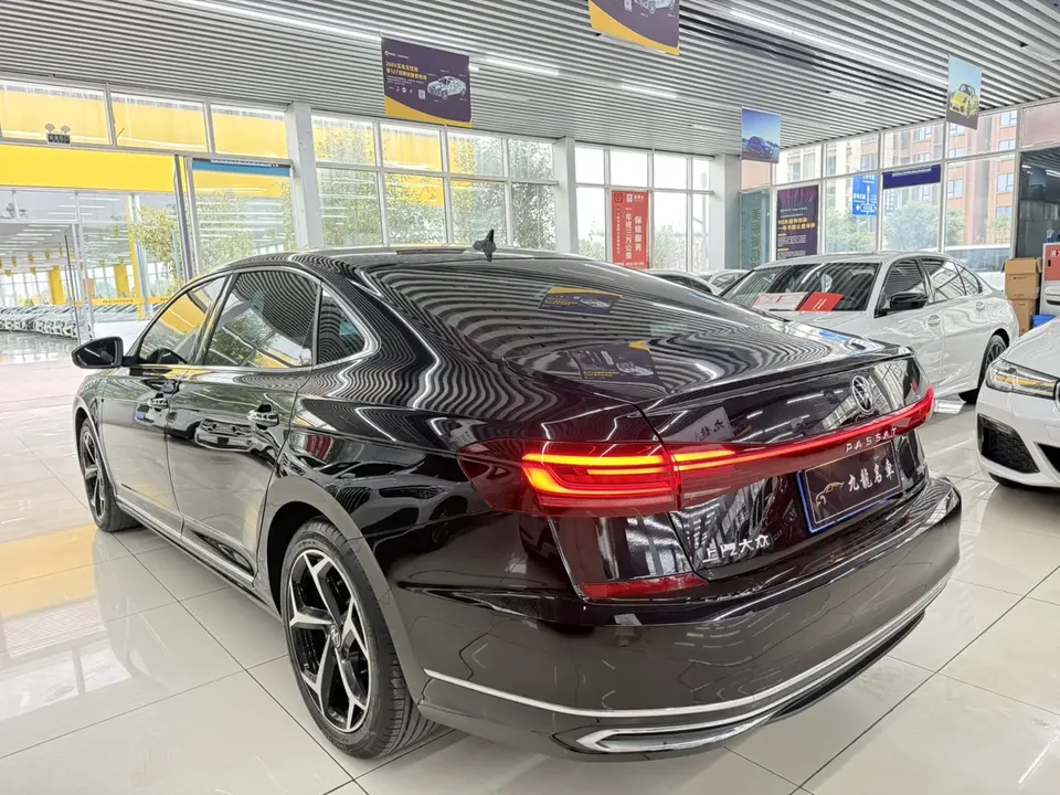 Volkswagen Passat facelift 330TSI Starry Sky Deluxe Edition 2023 — миниатюра 4