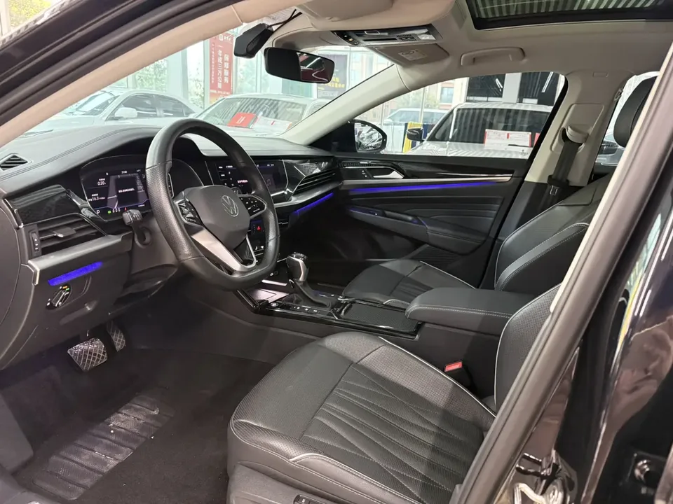 Volkswagen Passat facelift 330TSI Starry Sky Deluxe Edition 2023 — миниатюра 5