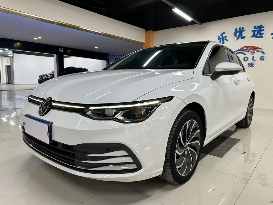 Volkswagen Golf golf 2023 280TSI DSG Pro 2022 — photo 1, buy with delivery to Moscow