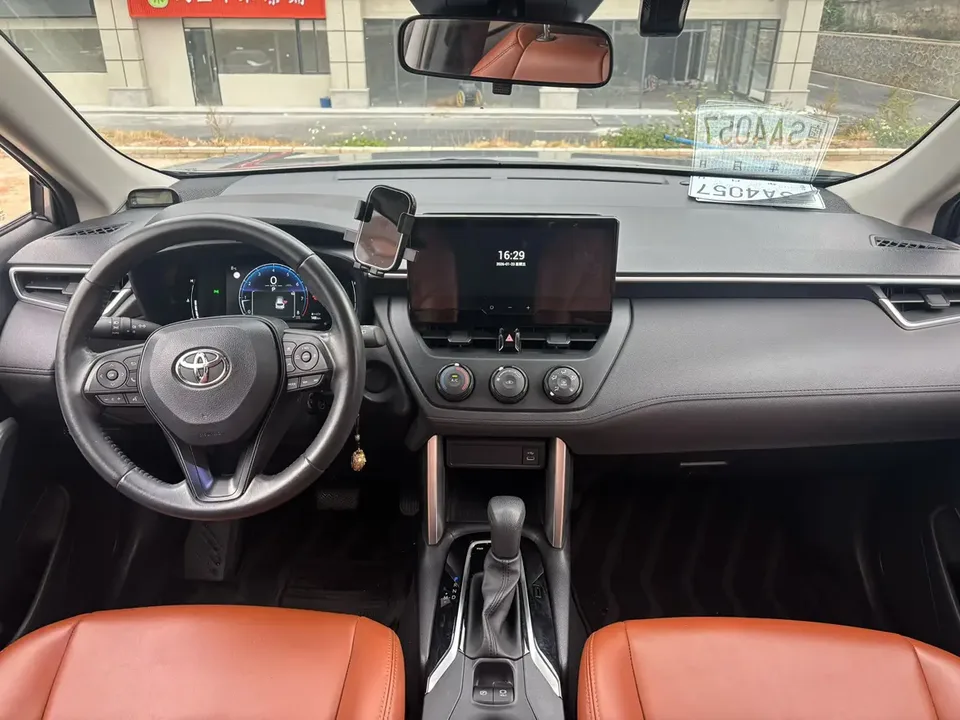 Toyota CorollaCross 2.0L CVT Pioneer Edition 2023 — миниатюра 5