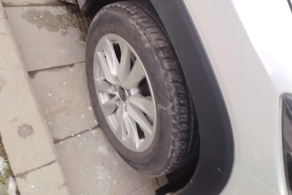 Toyota CorollaCross 2.0L Intelligent Electric Hybrid Dual Engine Pioneer Edition 2023 — миниатюра 3