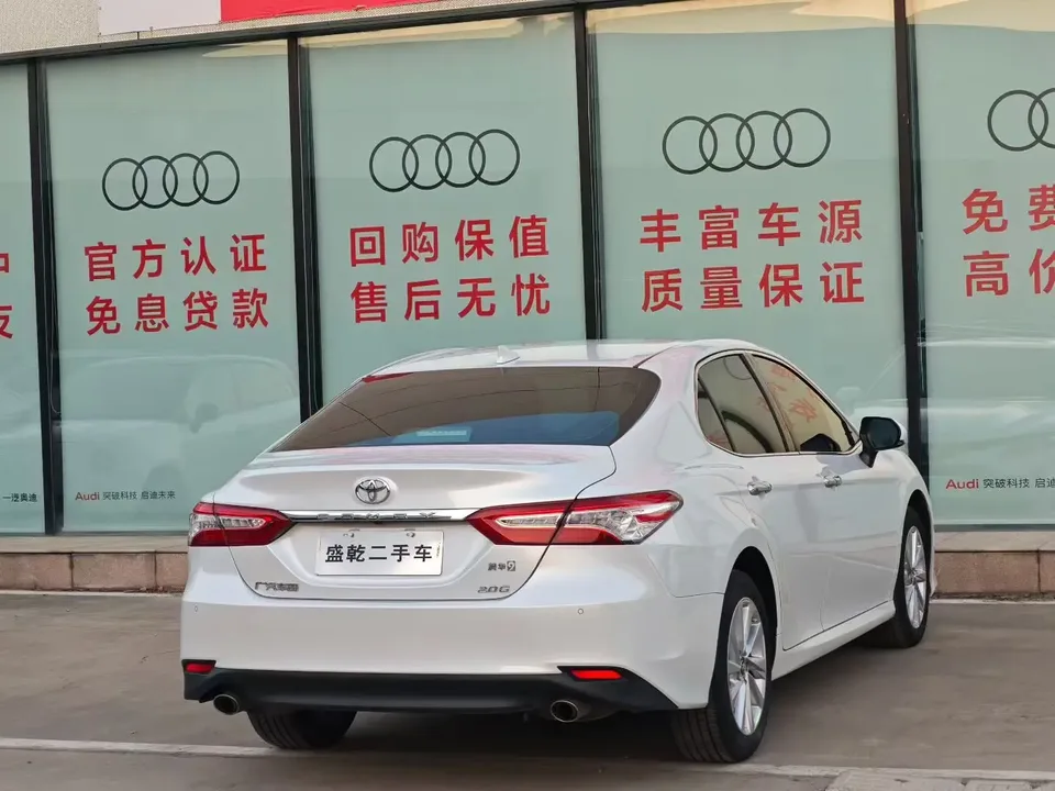 Toyota Camry 2.0G Deluxe Edition 2022 — миниатюра 2