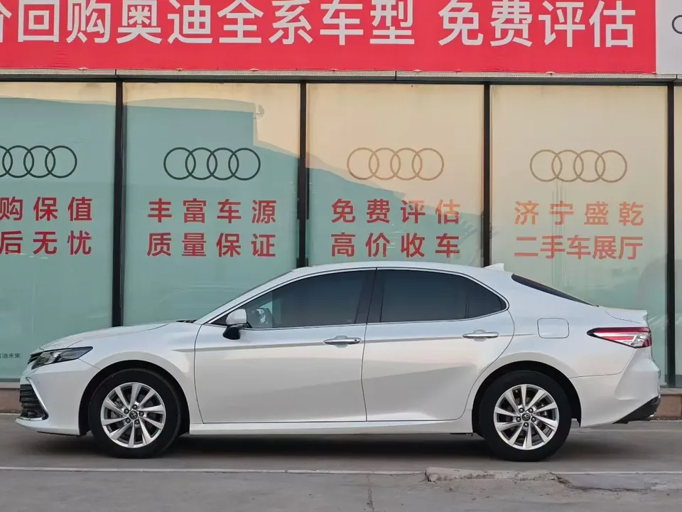 Toyota Camry 2.0G Deluxe Edition 2022 — миниатюра 3