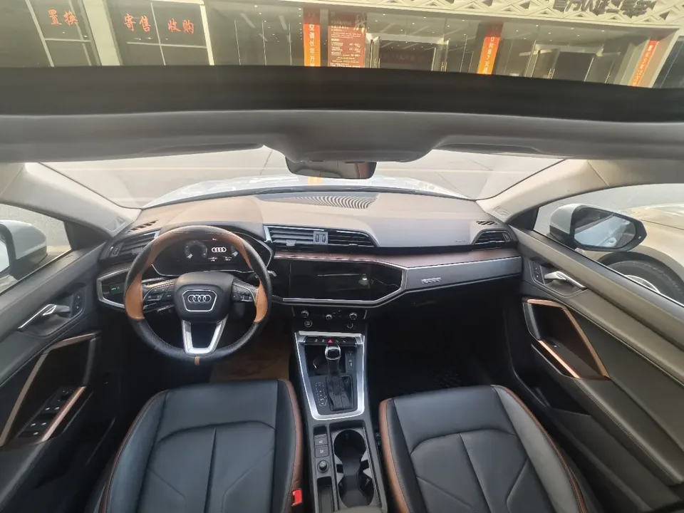 Audi Q3 Audi Q3 2021 35 TFSI Fashionable and Elegant 2022 — миниатюра 3