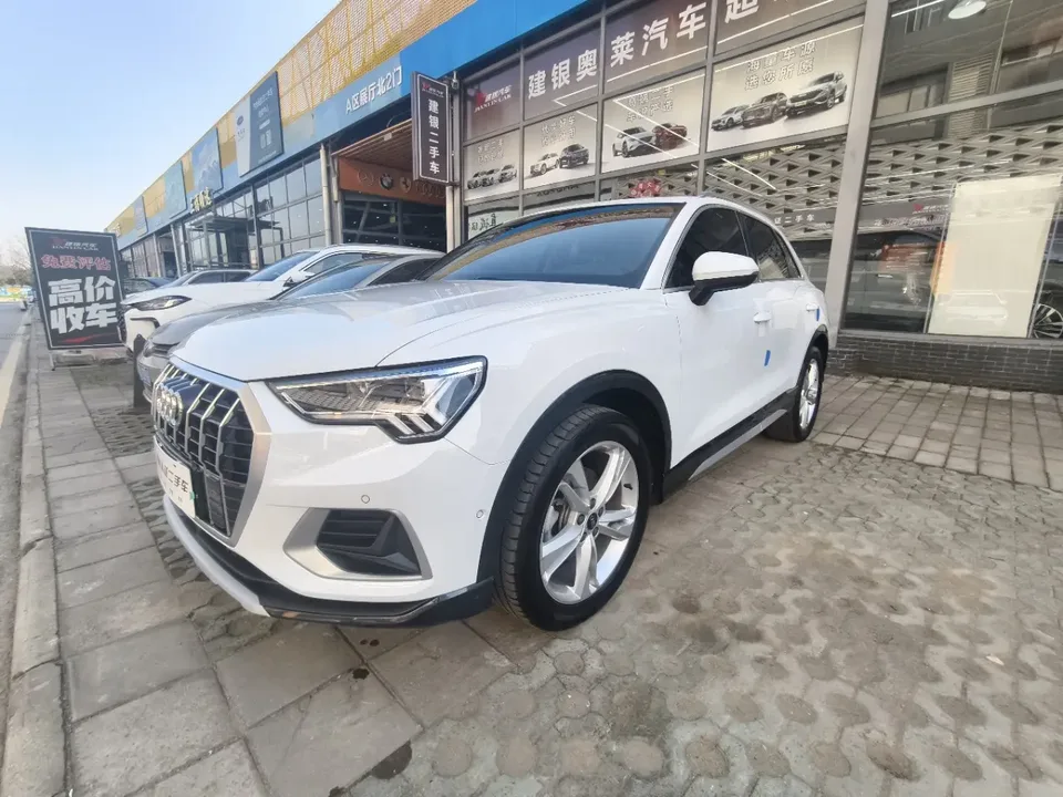 Audi Q3 Audi Q3 2021 35 TFSI Fashionable and Elegant 2022 — фото 1, купить с доставкой в Москву
