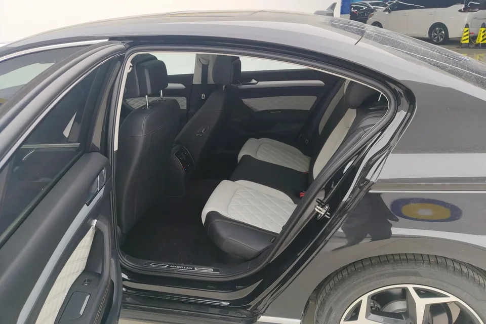 Volkswagen Magotan Magotan 2025 Magotan 2025 Public Edition 330TSI DSG Luxury Edition 2024 — thumbnail 4