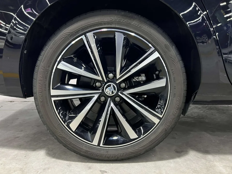Skoda Speedy Superpa 2024 TSI280 DSG Exclusive Edition 2024 — миниатюра 3