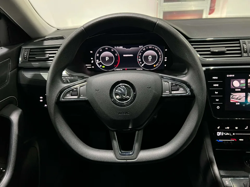 Skoda Speedy Superpa 2024 TSI280 DSG Exclusive Edition 2024 — миниатюра 4