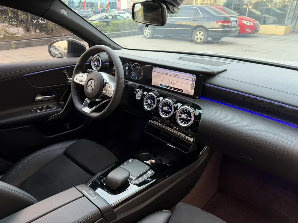 Mercedes-Benz Mercedes Benz A Class Mercedes-Benz A-Class 2022 facelift A 200 L sports sedan fashion version 2023 — миниатюра 3