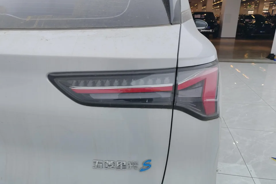 Wuling Starlight S PHEV 130km Flagship Model 2024 — миниатюра 2