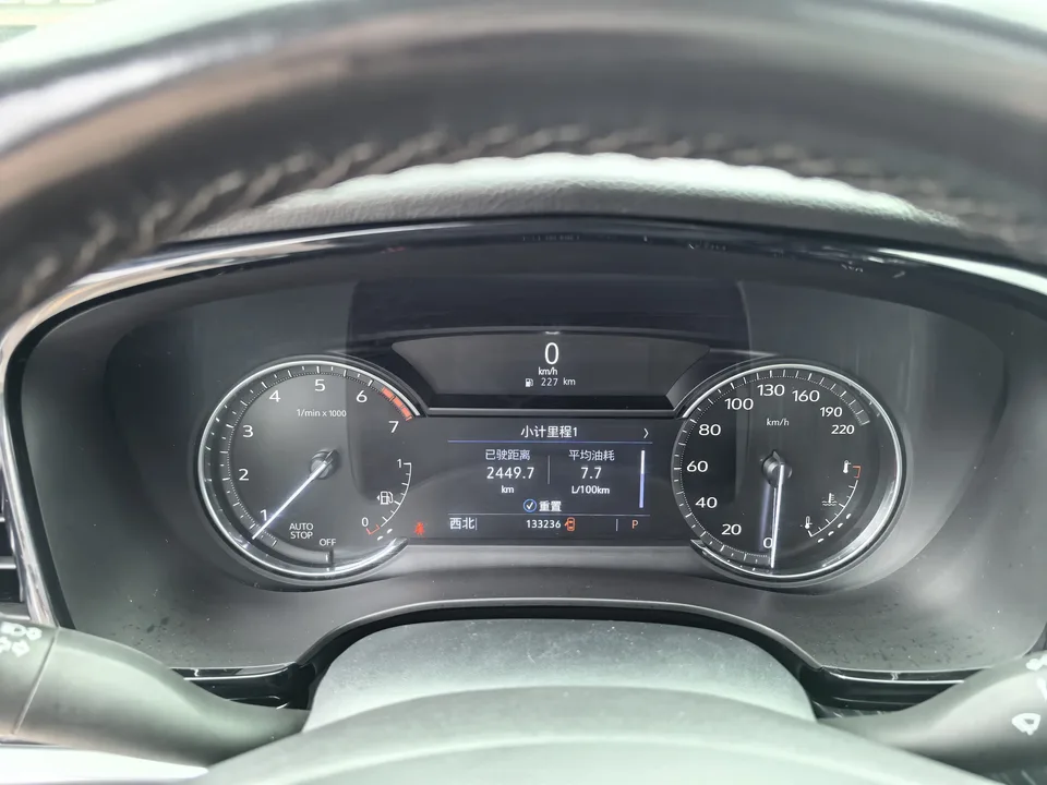 Cadillac XT6 2.0T mild hybrid six-seat two-wheel drive luxury model 2022 — миниатюра 3