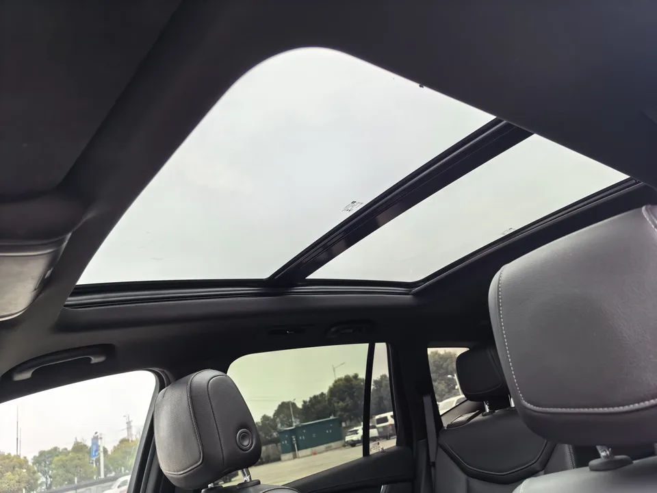 Cadillac XT6 2.0T mild hybrid six-seat two-wheel drive luxury model 2022 — миниатюра 4