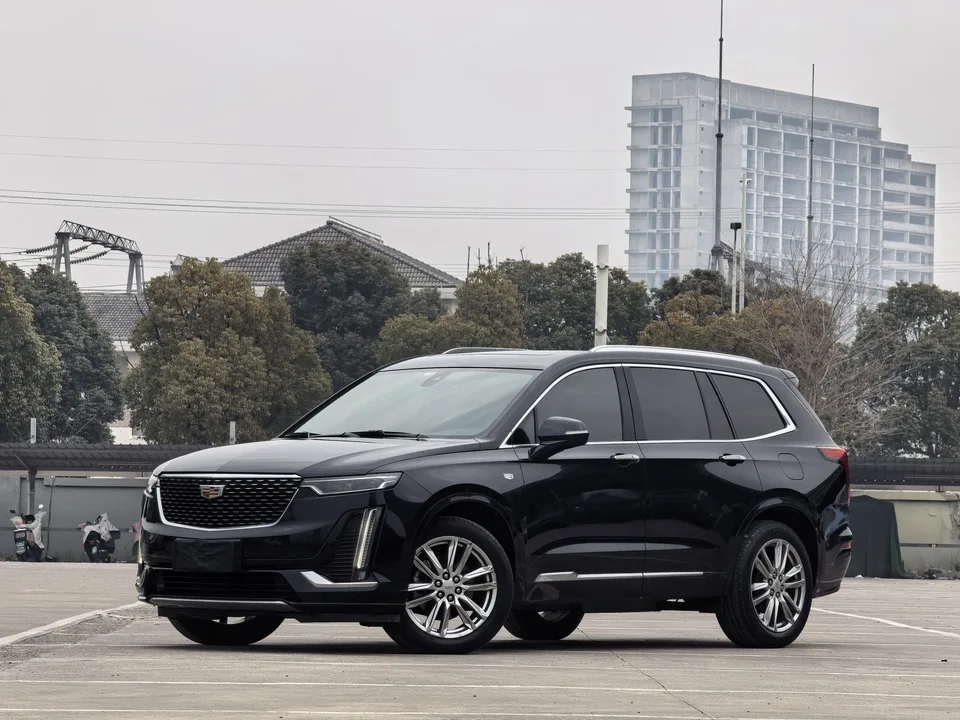 Cadillac XT6 2.0T mild hybrid six-seat two-wheel drive luxury model 2022 — фото 1, купить с доставкой в Москву