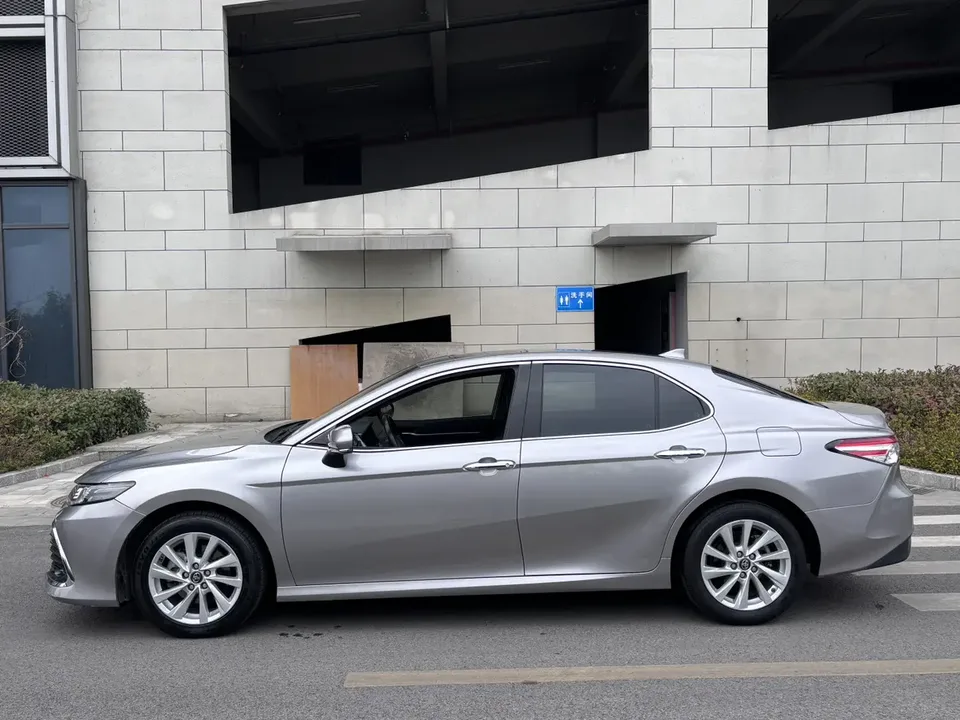 Toyota Camry 2.0G Deluxe Edition 2023 — миниатюра 4