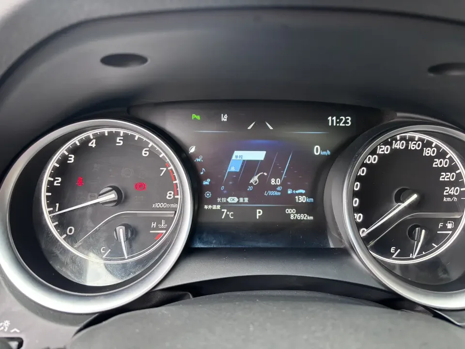 Toyota Camry 2.0G Deluxe Edition 2023 — миниатюра 5
