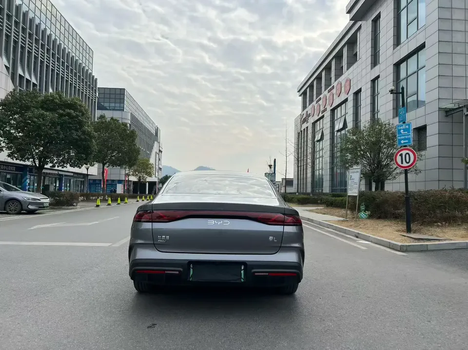 BYD Qin L DM DM-i 120KM Beyond Edition 2024 — миниатюра 2