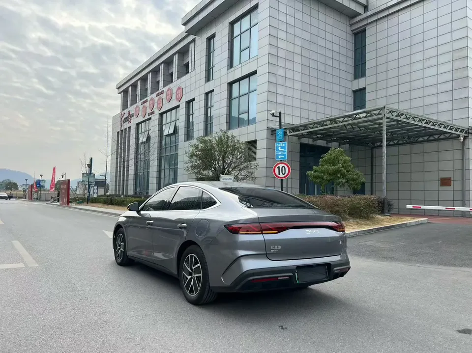 BYD Qin L DM DM-i 120KM Beyond Edition 2024 — миниатюра 4