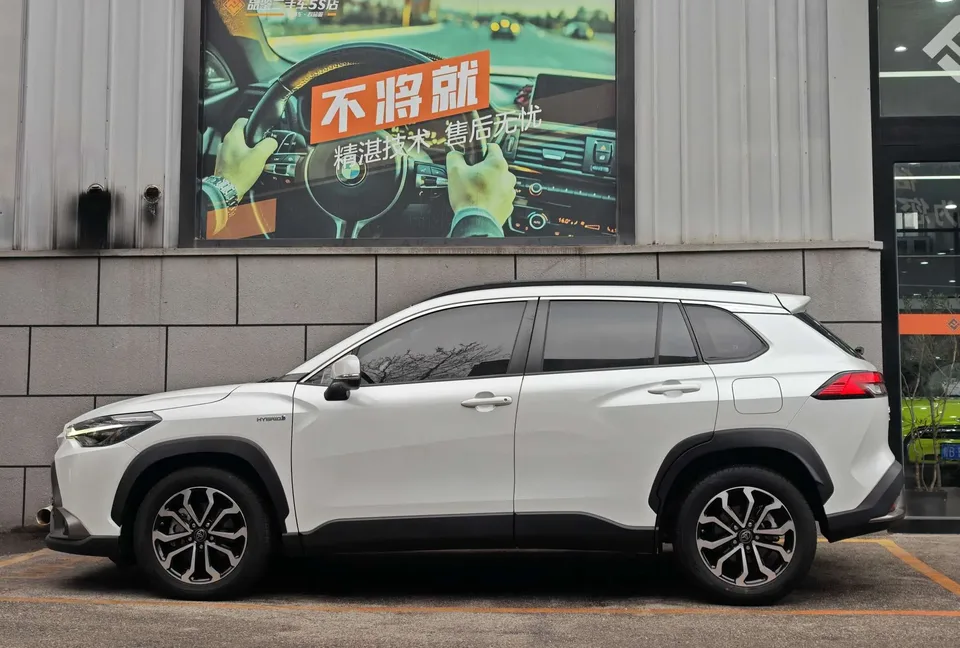 Toyota Frontlander 2.0L Intelligent Electric Hybrid Dual Engine Premium Edition 2023 — миниатюра 3