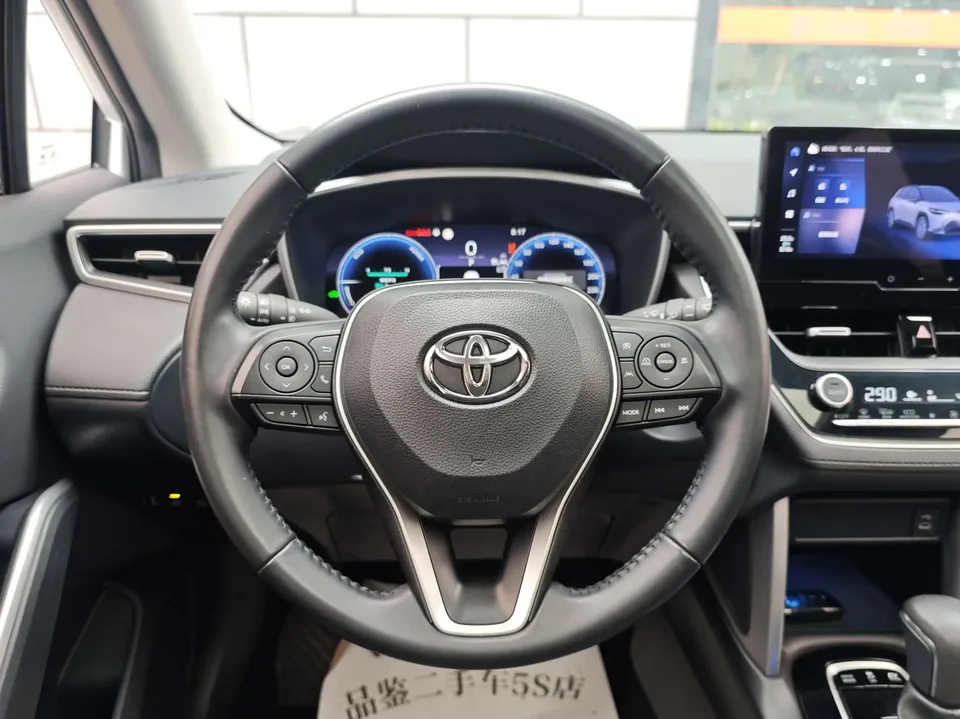 Toyota Frontlander 2.0L Intelligent Electric Hybrid Dual Engine Premium Edition 2023 — миниатюра 4