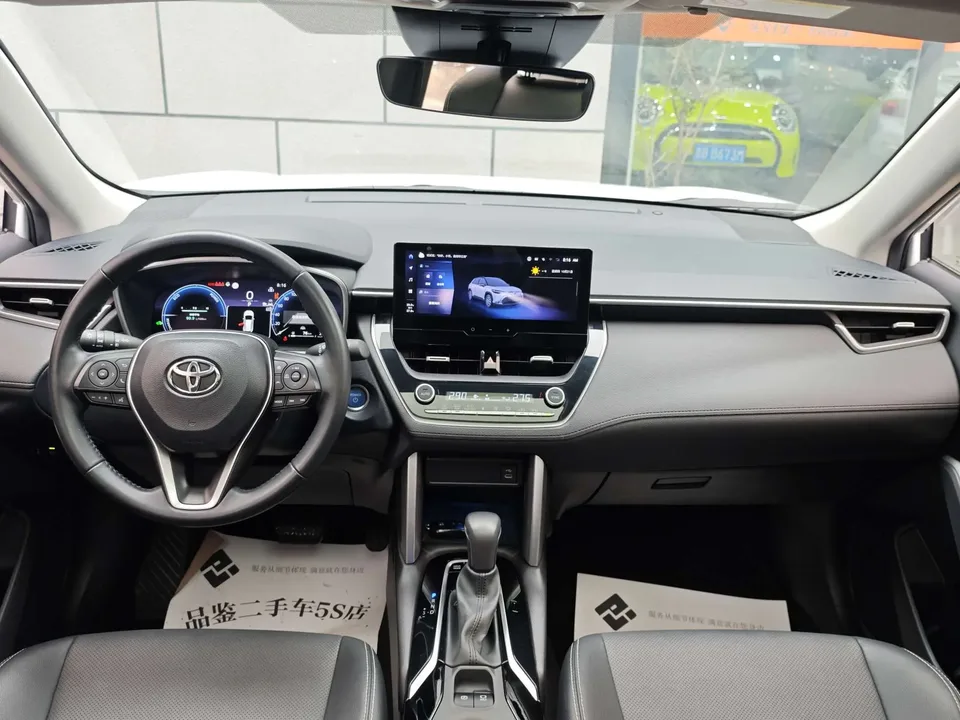Toyota Frontlander 2.0L Intelligent Electric Hybrid Dual Engine Premium Edition 2023 — миниатюра 5