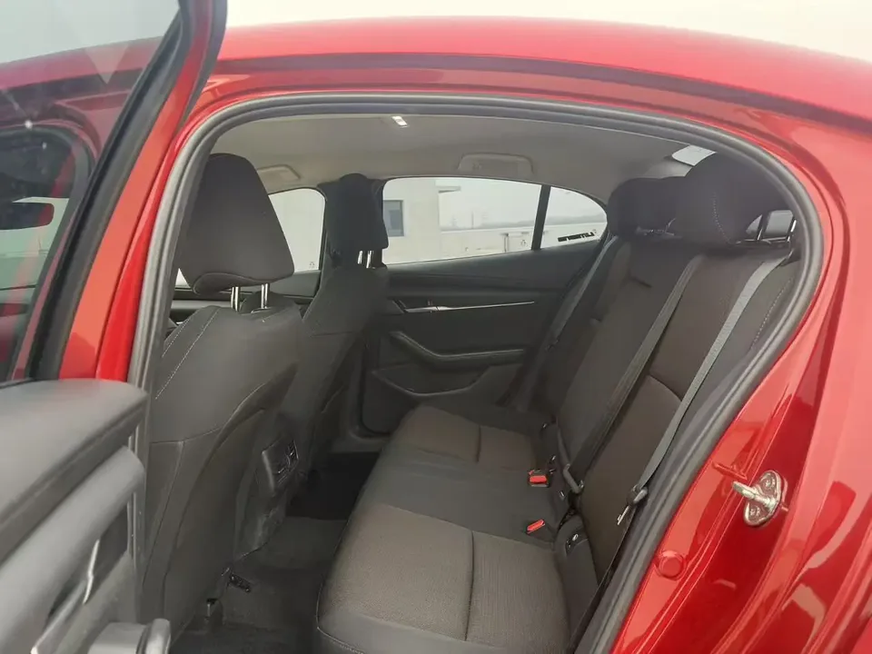 Mazda Axela Mazda3 2021 2.0L automatic quality version 2022 — thumbnail 3