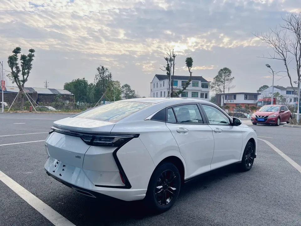 Dongfeng Yixuan Yixuan 2025 1.5L Automatic Glory Edition 2026 — thumbnail 2