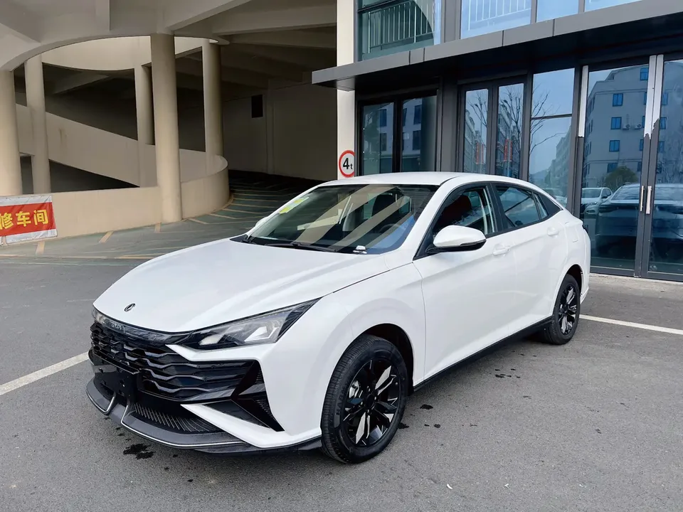 Dongfeng Yixuan Yixuan 2025 1.5L Automatic Glory Edition 2026 — photo 1, buy with delivery to Moscow
